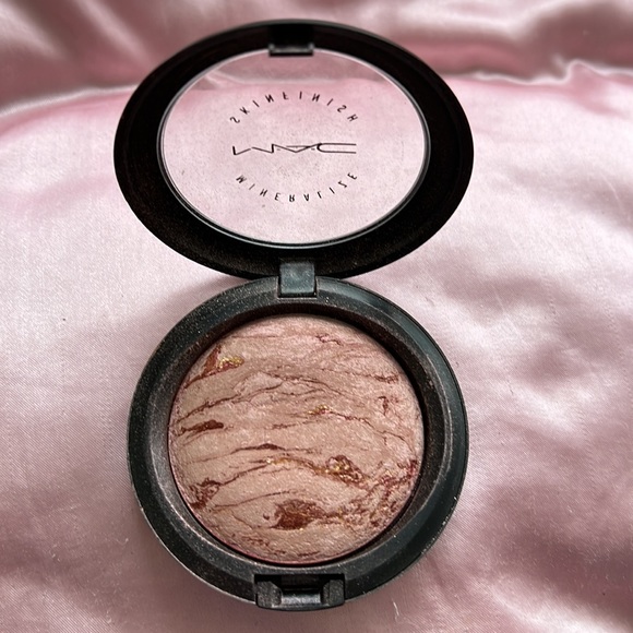 Limited Edition MAC Mineralize Skinfinish in PETTICOAT / EUC - Picture 4 of 4